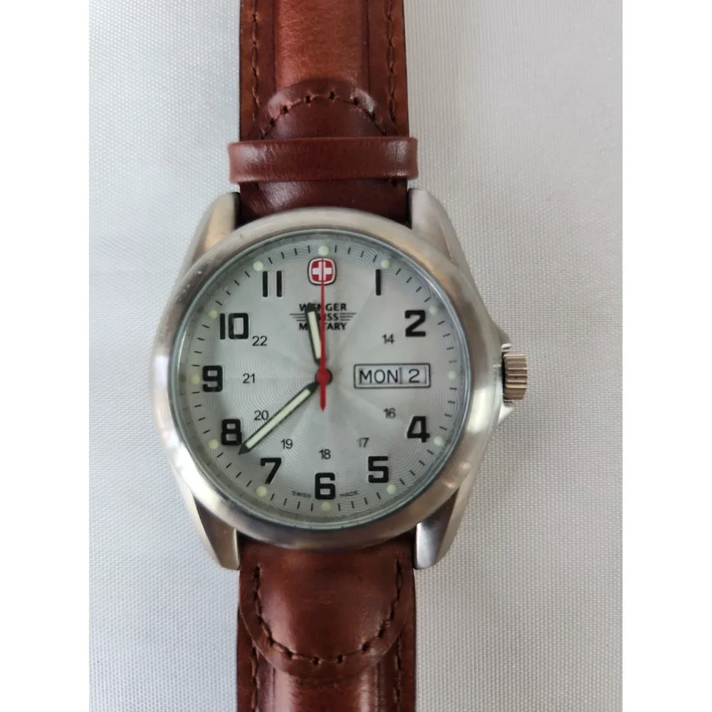 Wenger Swiss Military Watch Gift Set Vintage 90s Leather Band & Clip 7900X